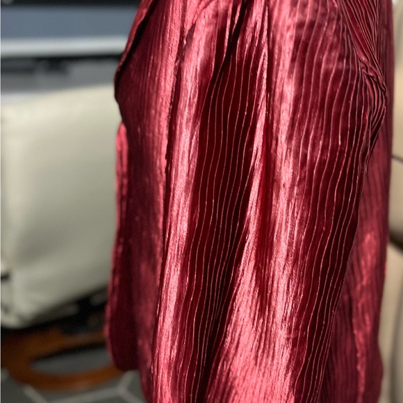 Chico's Women's Red Current Ribbed Button-Up Long sleeve Blouse Size 1 (8) - Picture 5 of 6